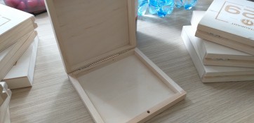 pudełeczko drewniane na banknoty